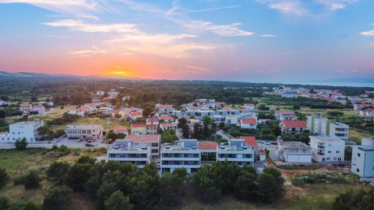 Number One Apartments Vir Ngoại thất bức ảnh