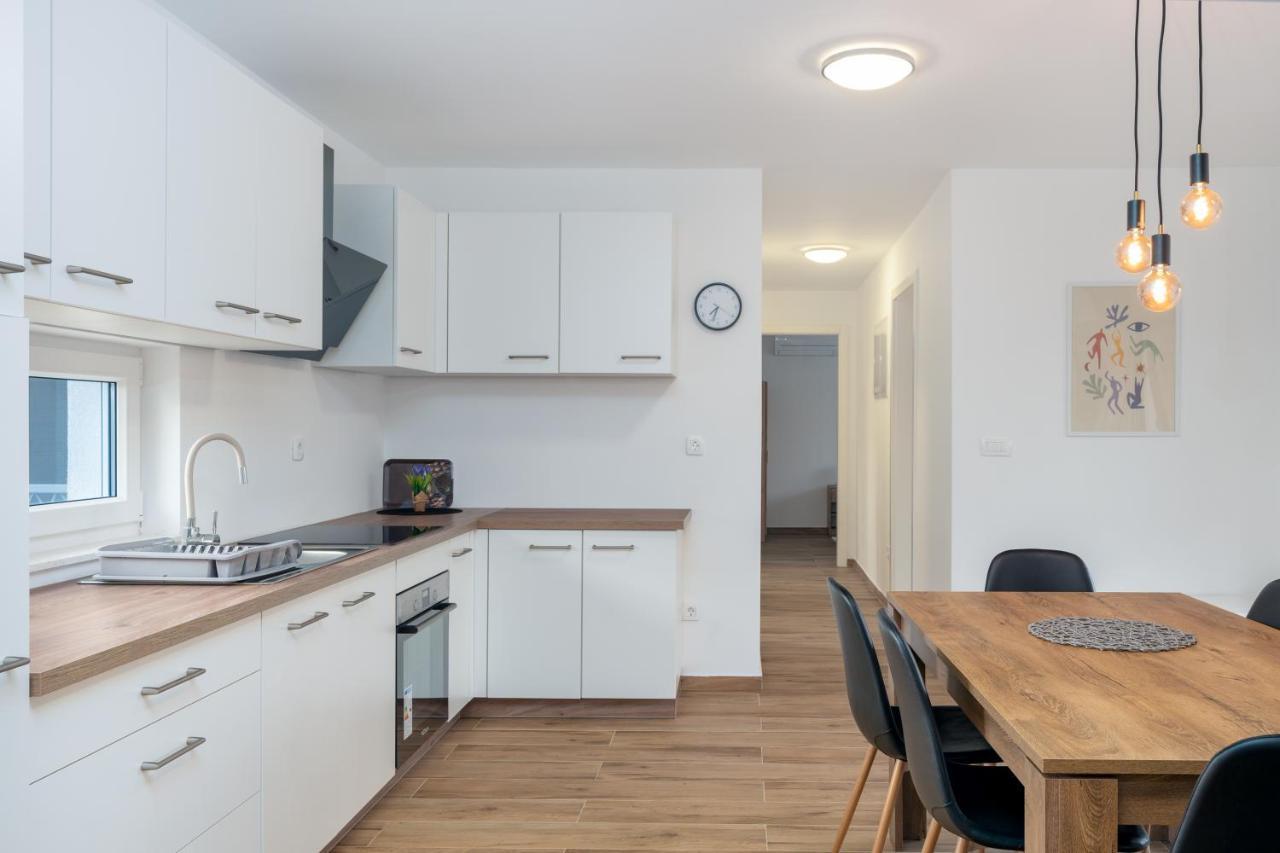 Number One Apartments Vir Ngoại thất bức ảnh