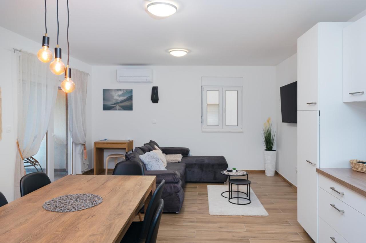 Number One Apartments Vir Ngoại thất bức ảnh