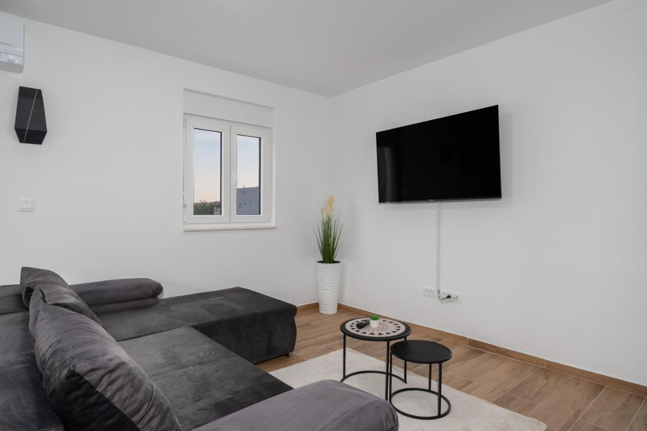 Number One Apartments Vir Ngoại thất bức ảnh