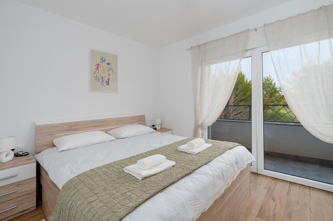 Number One Apartments Vir Ngoại thất bức ảnh