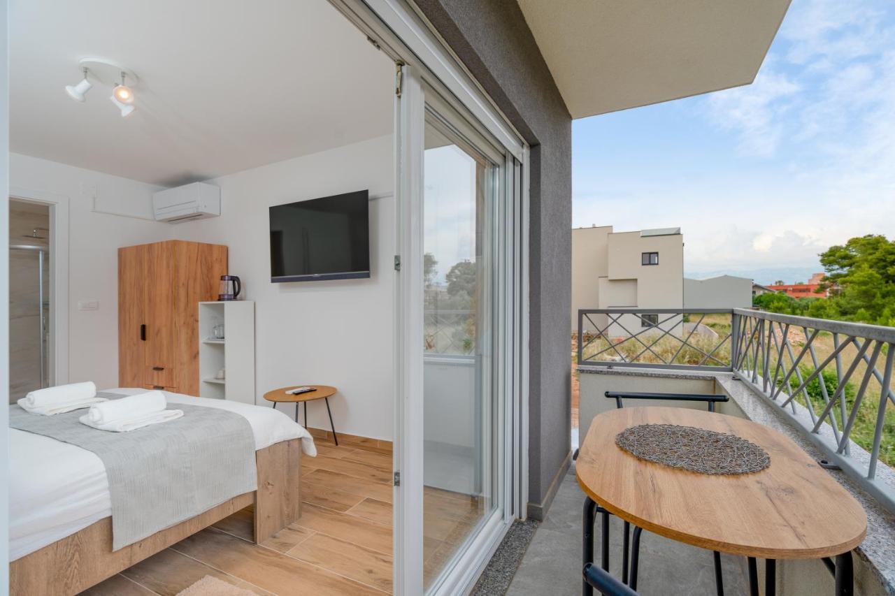 Number One Apartments Vir Ngoại thất bức ảnh