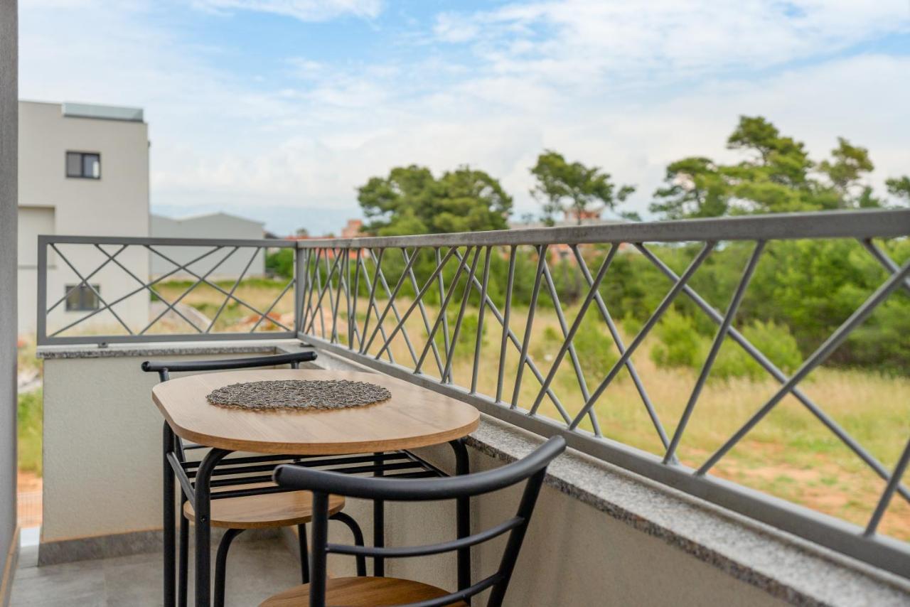 Number One Apartments Vir Ngoại thất bức ảnh